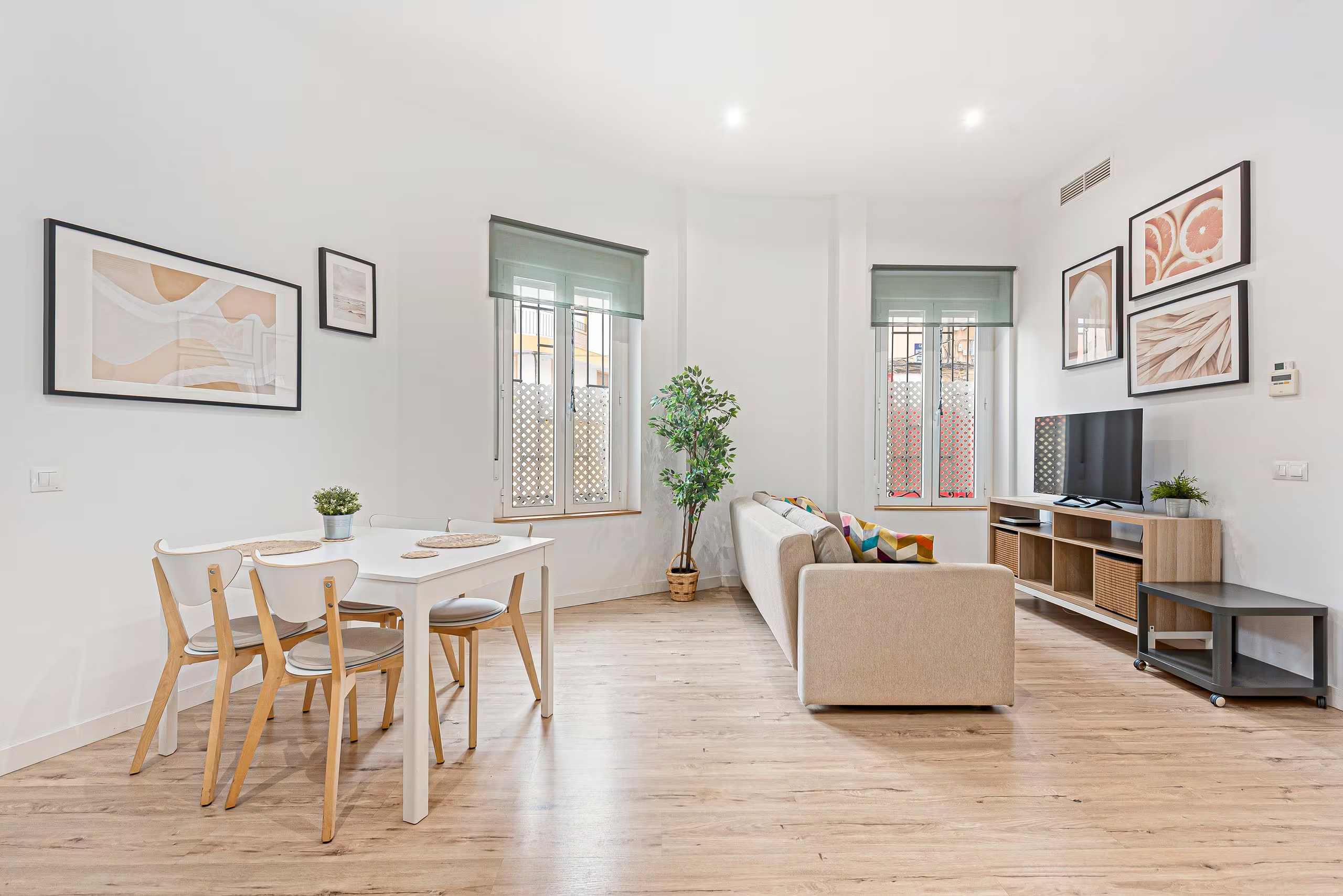 Salón del apartamento del caso destacado, ya retocado